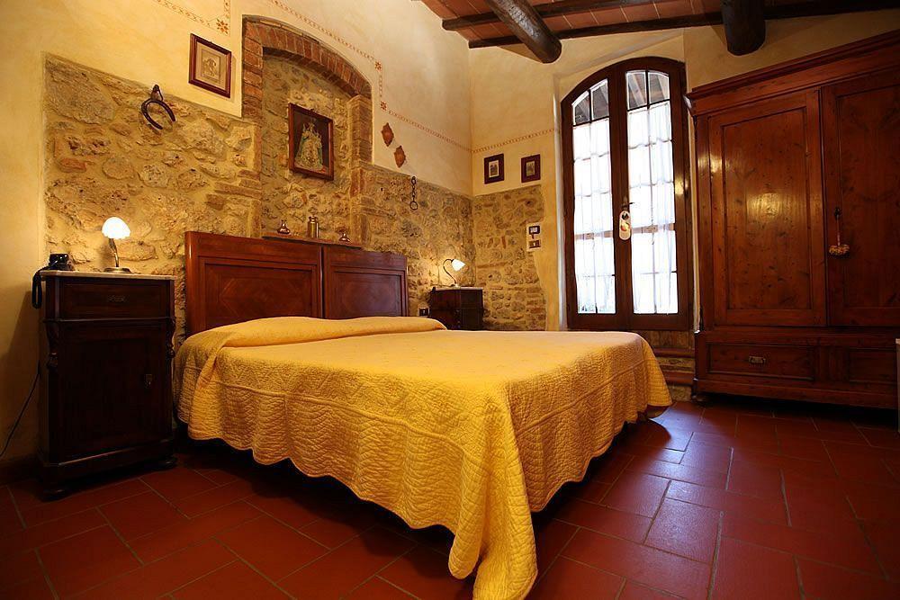 Agriturismo Casanova Di Pescille San Gimignano Exterior photo